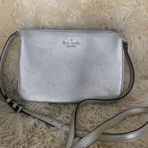 Kate Spade Leila triple Gusset silver crossbody